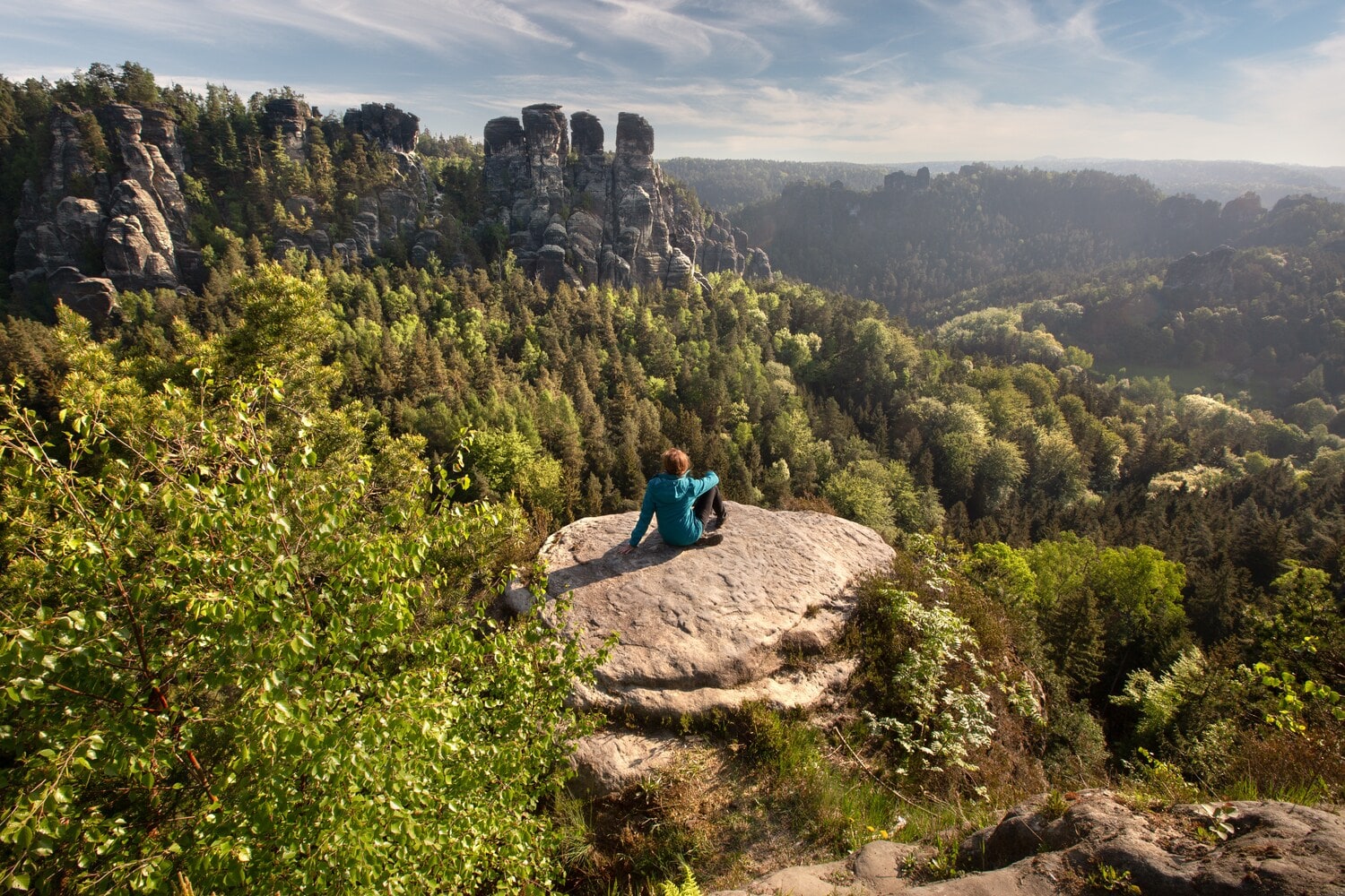 Eine Frau auf einem Felsen Eine Frau auf einem Felsen