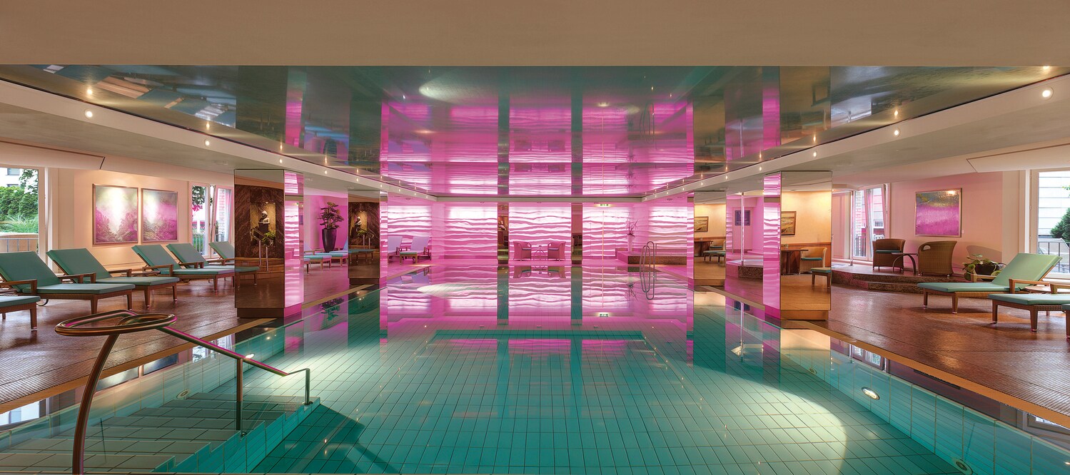 Der Pool im Spa des Grand Elysee Hamburg. Der Pool im Spa des Grand Elysee Hamburg.
