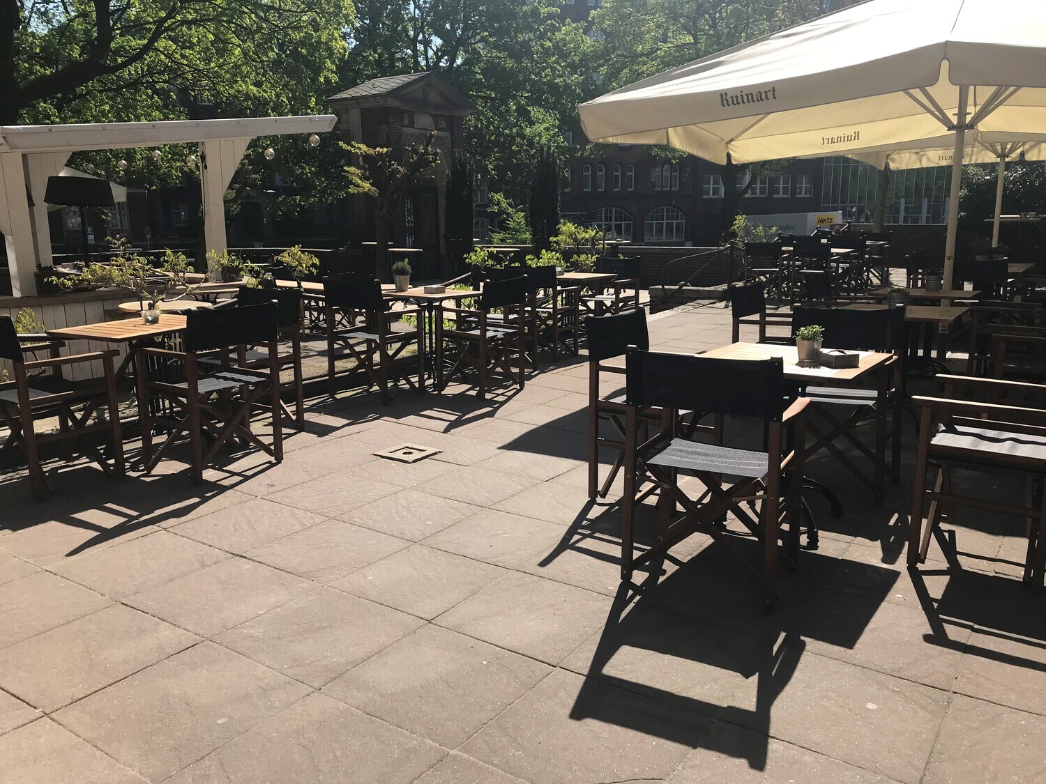 Außenplätze im Restaurant Bastion.