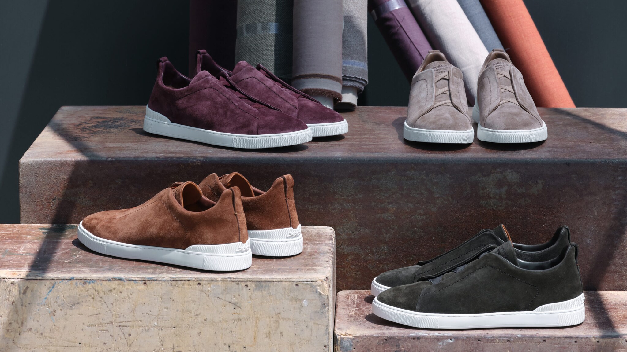 Edle Turnschuhe in verschiedenen Farben.