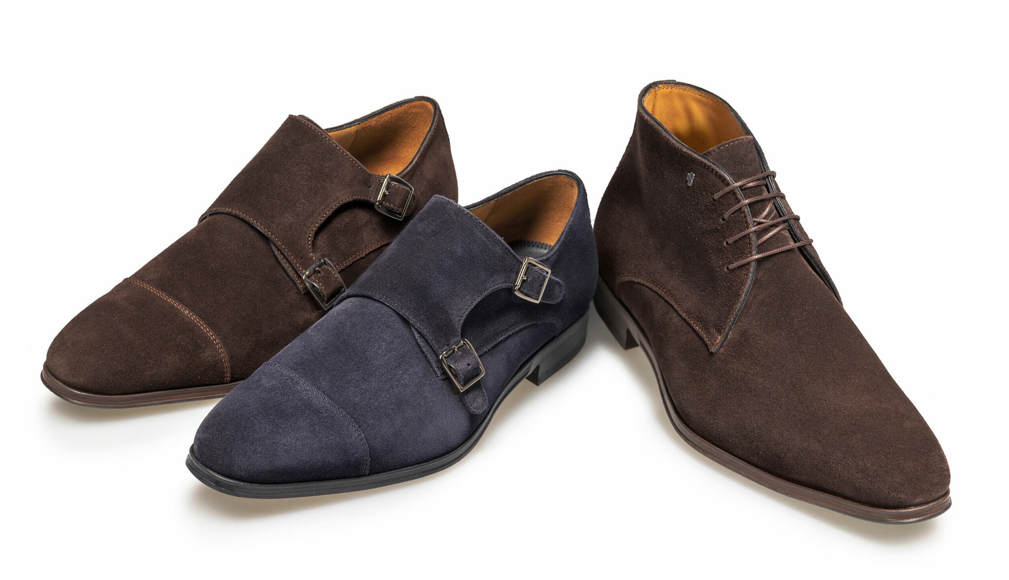 Drei unterschiedliche Herrenschuhe mit Schnallen und zum Schnüren.