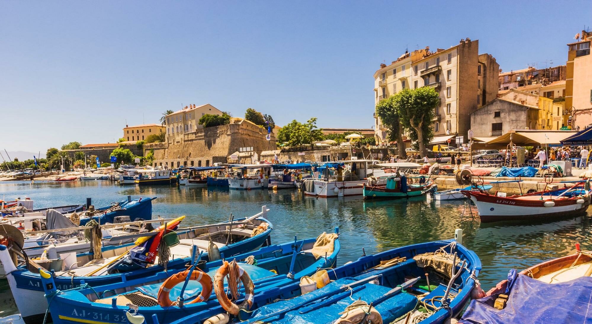 Fischerboote im Hafen von Tino Rossi. Fischerboote im Hafen von Tino Rossi.