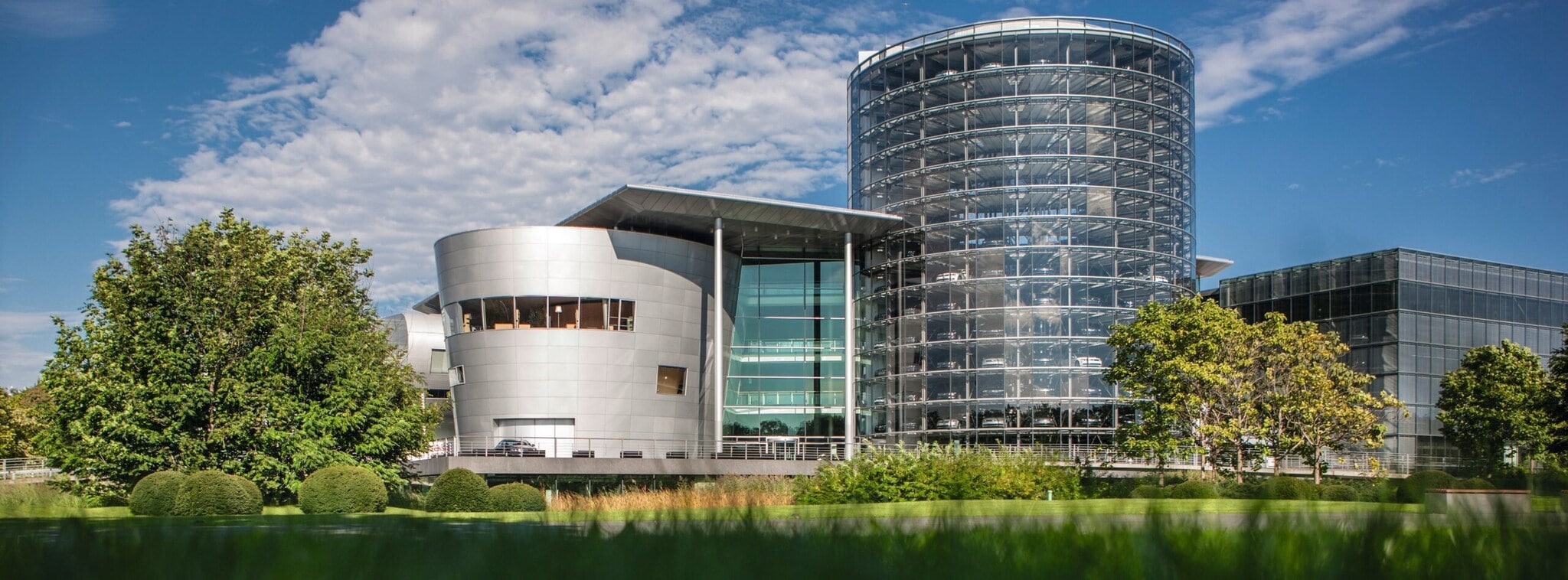 Die Gläserne Manufaktur in Dresden von außen