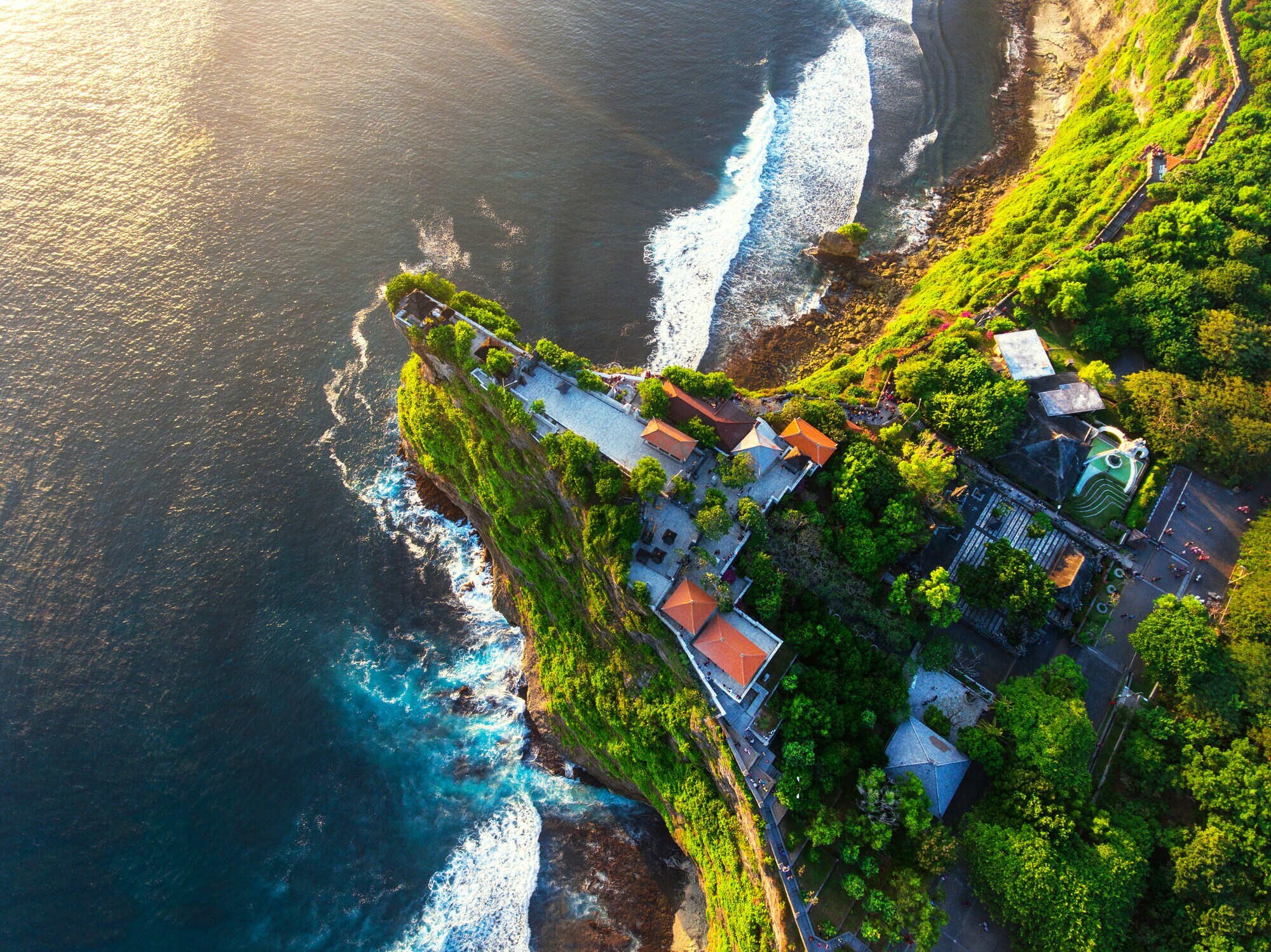 Luftaufnahme des Uluwatu Temple auf Bali.
