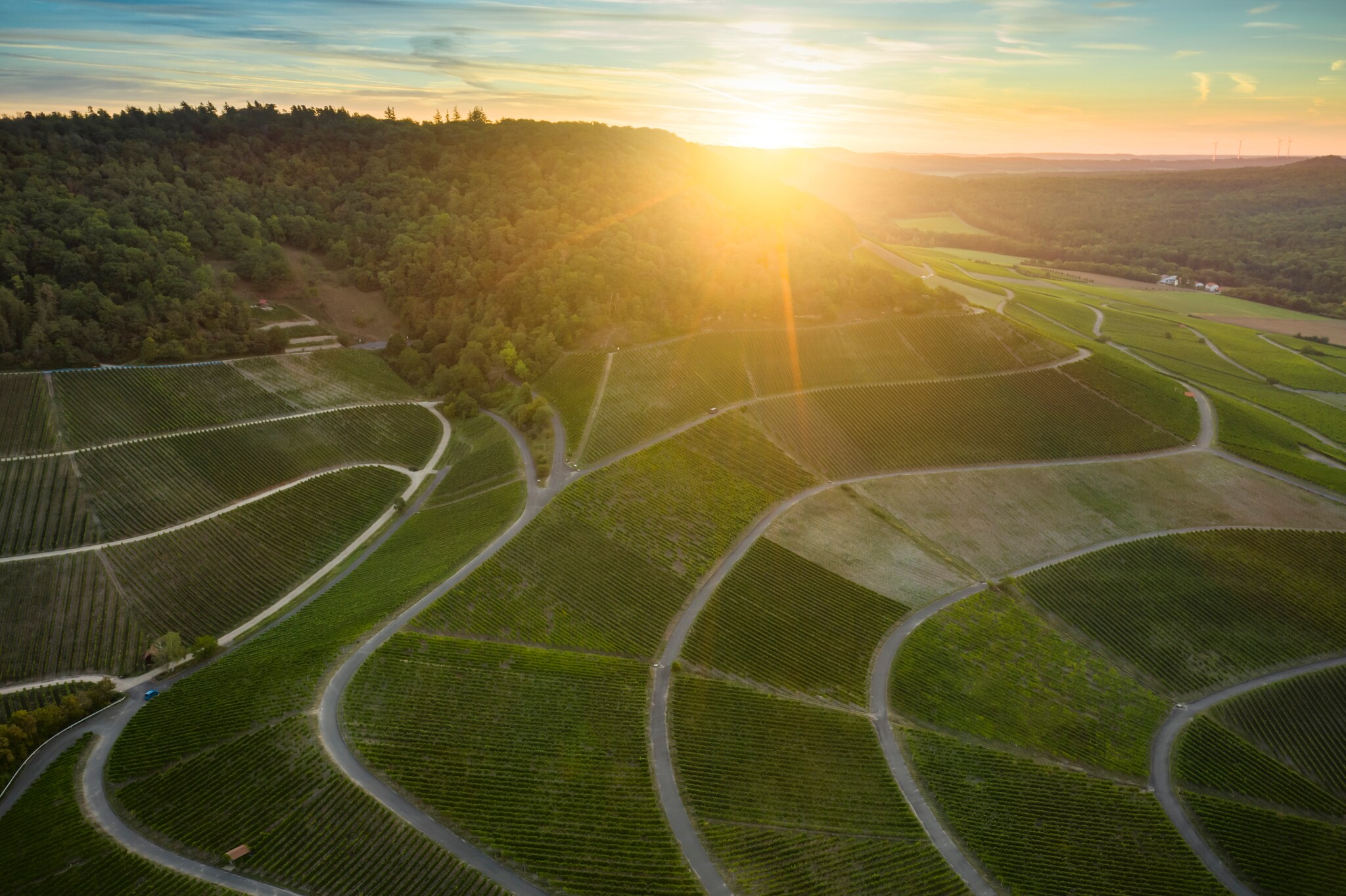 Sonnenuntergang über den Weinbergen in Iphofen.