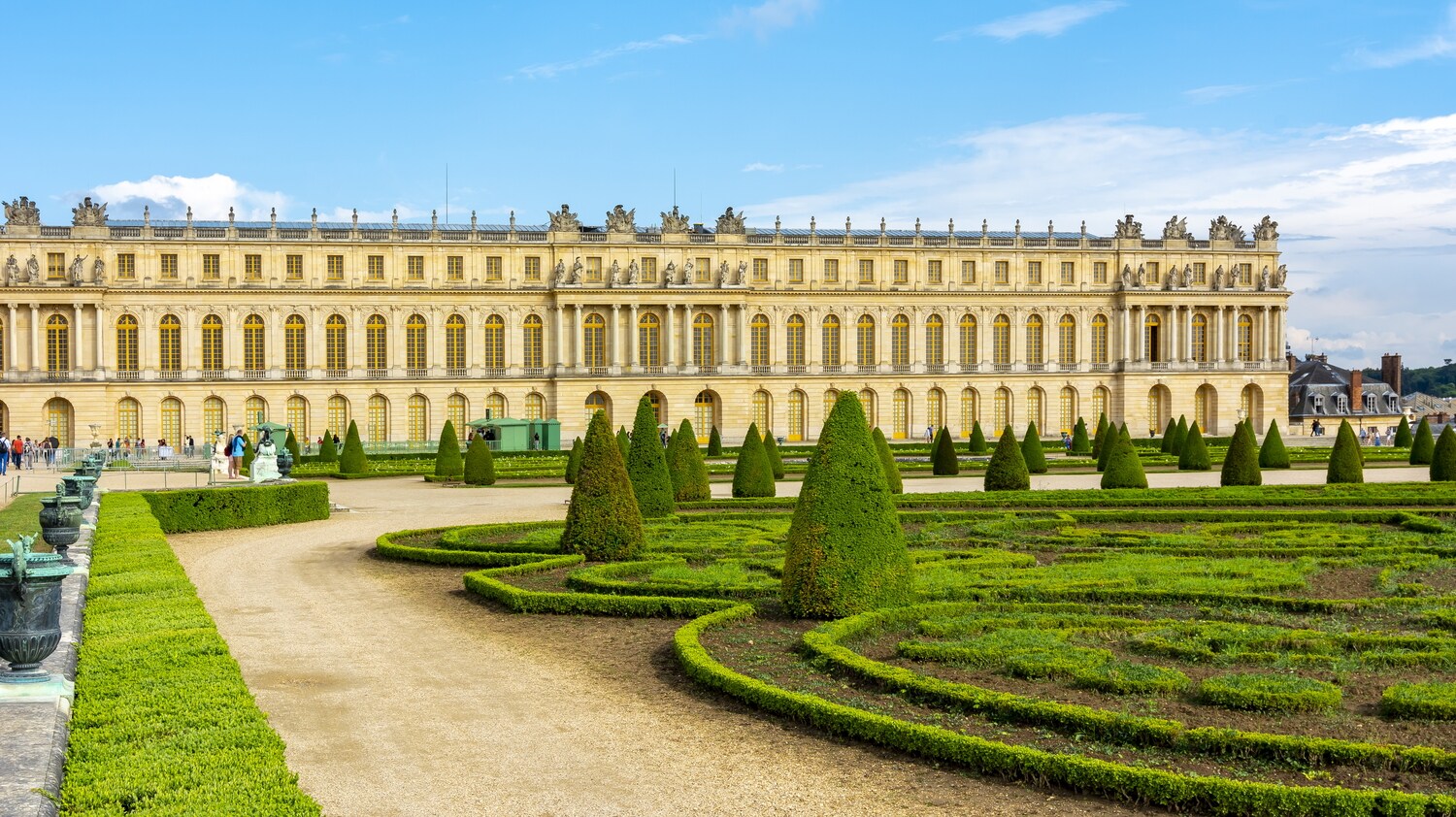Das Schloss Versailles und der symmetrisch angelegte Garten. Das Schloss Versailles und der symmetrisch angelegte Garten.