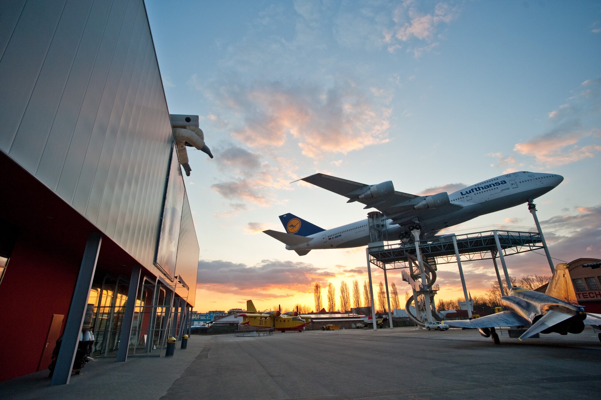 Eine Boeing 747 mit einem Plateau zum Besichtigen im Technik Museum Speyer.