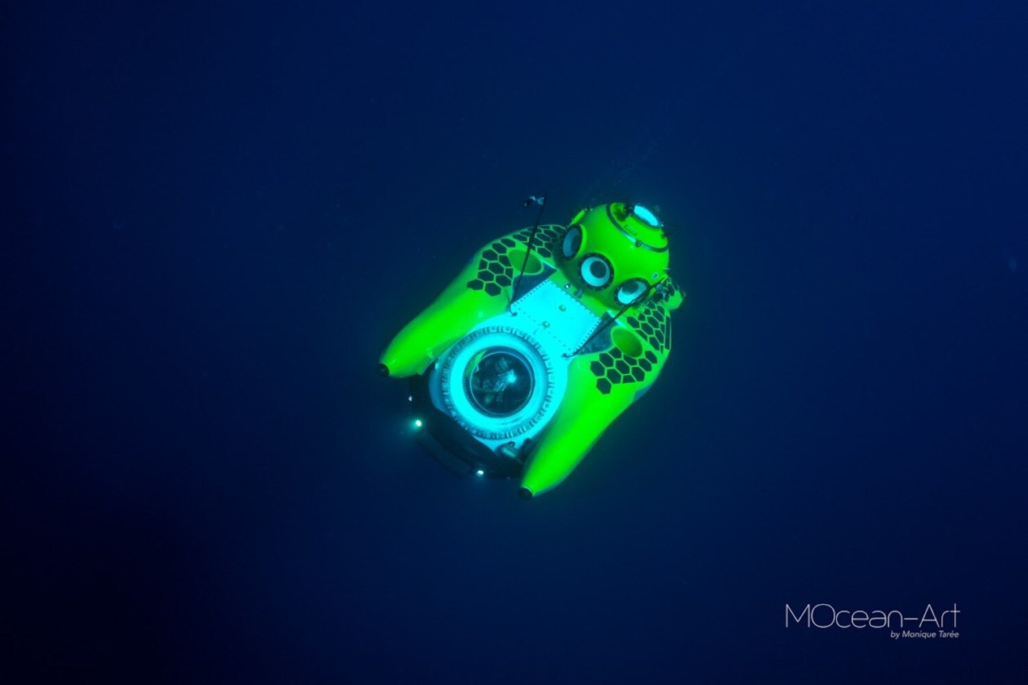 Das gelbe Tauchboot Idabel unter Wasser. Das gelbe Tauchboot Idabel unter Wasser.