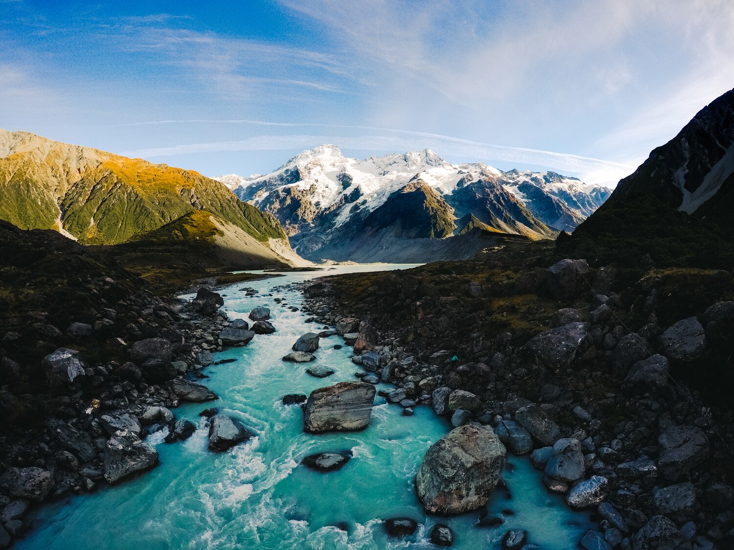 Wilde Landschaft des Mount-Cook-Nationalparks mit Bergpanorama Wilde Landschaft des Mount-Cook-Nationalparks mit Bergpanorama