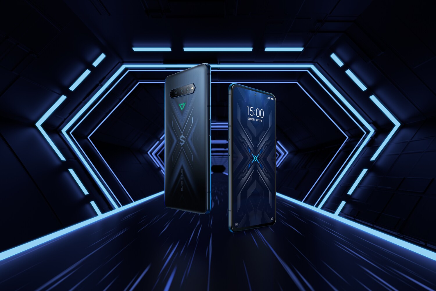 Vorder- und Rückseite eines Handys in einem spacigen LED-Umfeld