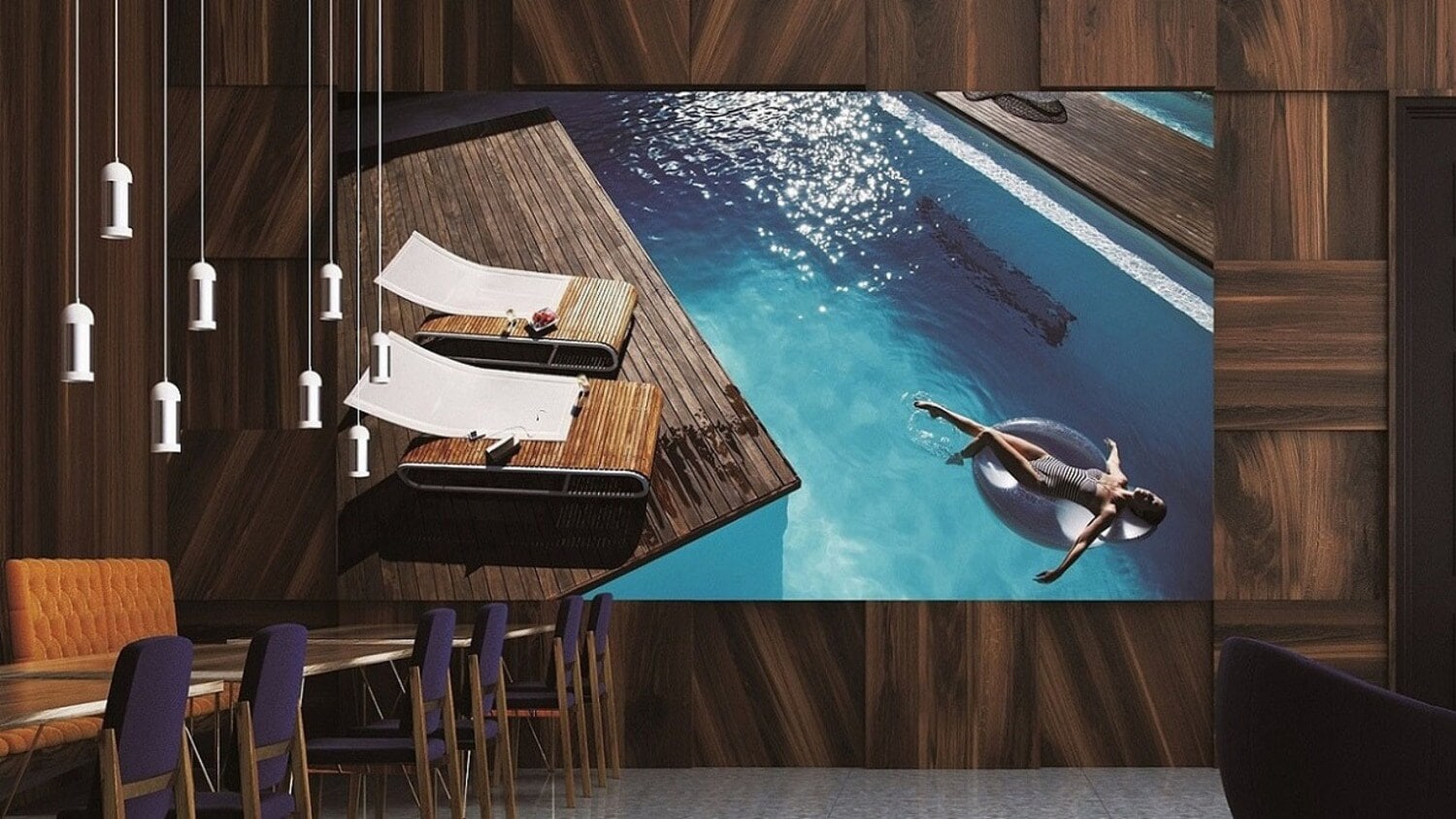 Samsung The Wall in einem großen Raum mit langer Tafel Samsung The Wall in einem großen Raum mit langer Tafel