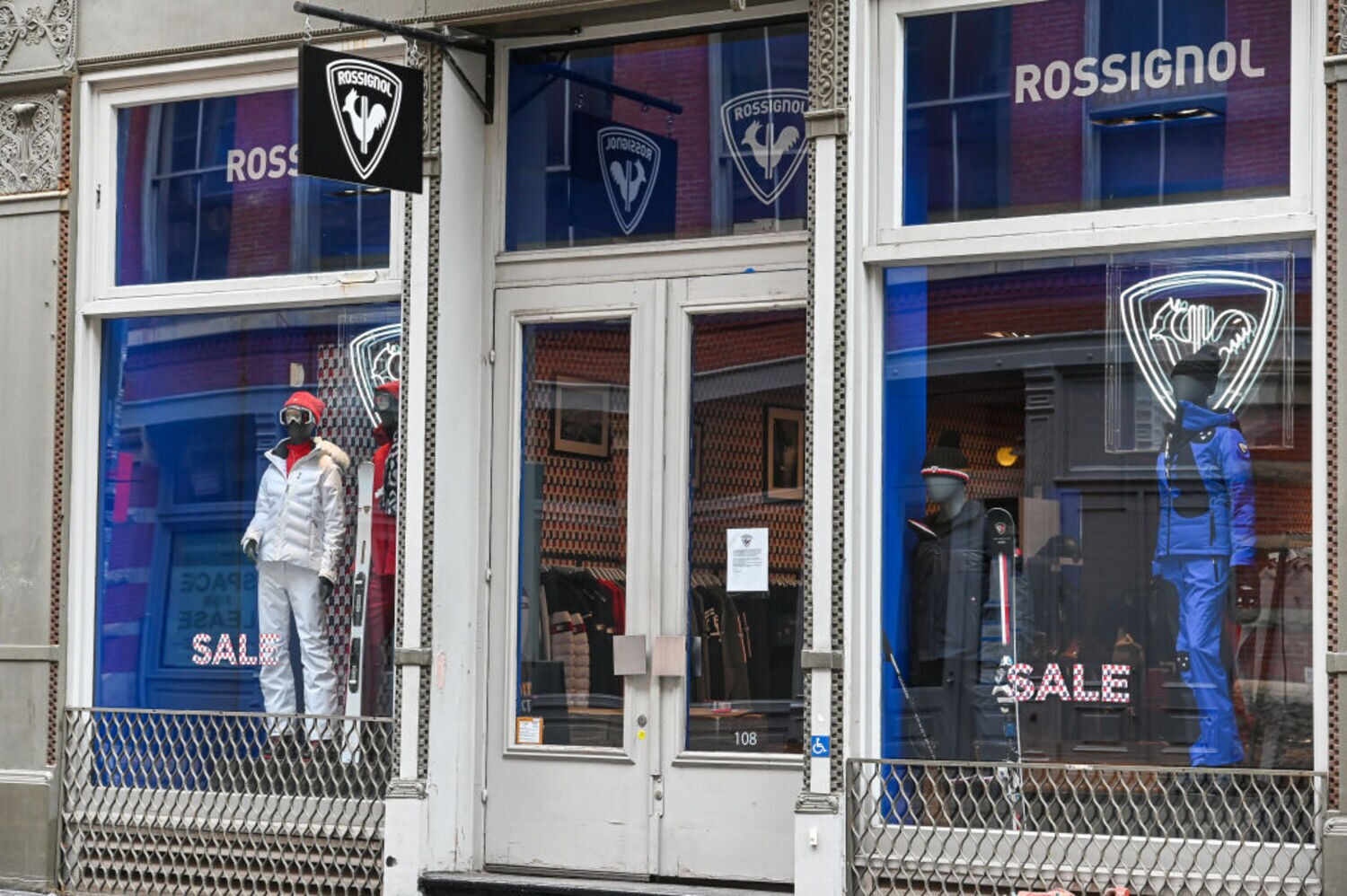 Schaufenster mit Skibekleidung von Rossignol. Schaufenster mit Skibekleidung von Rossignol.