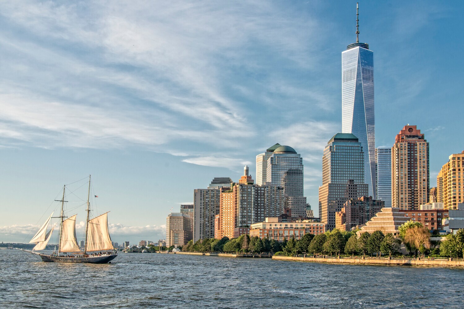 Blick auf den Battery Park vom Wasser