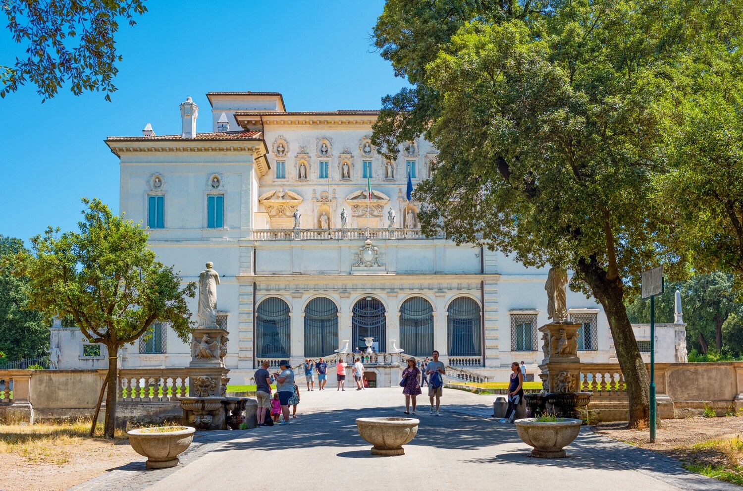 Frontansicht der Villa Borghese