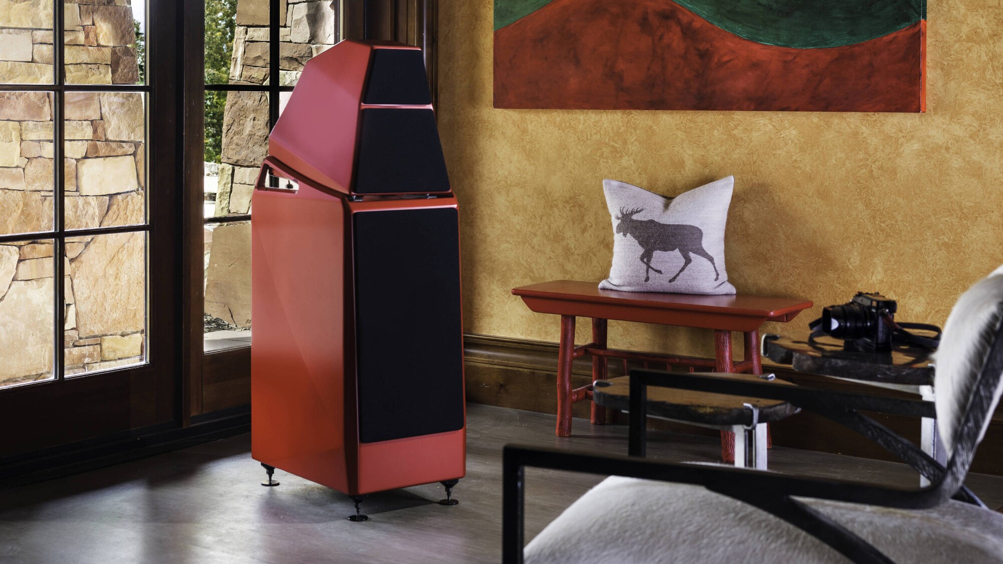 Eine Wilson Sasha DAW in einem Wohnraum Eine Wilson Sasha DAW in einem Wohnraum