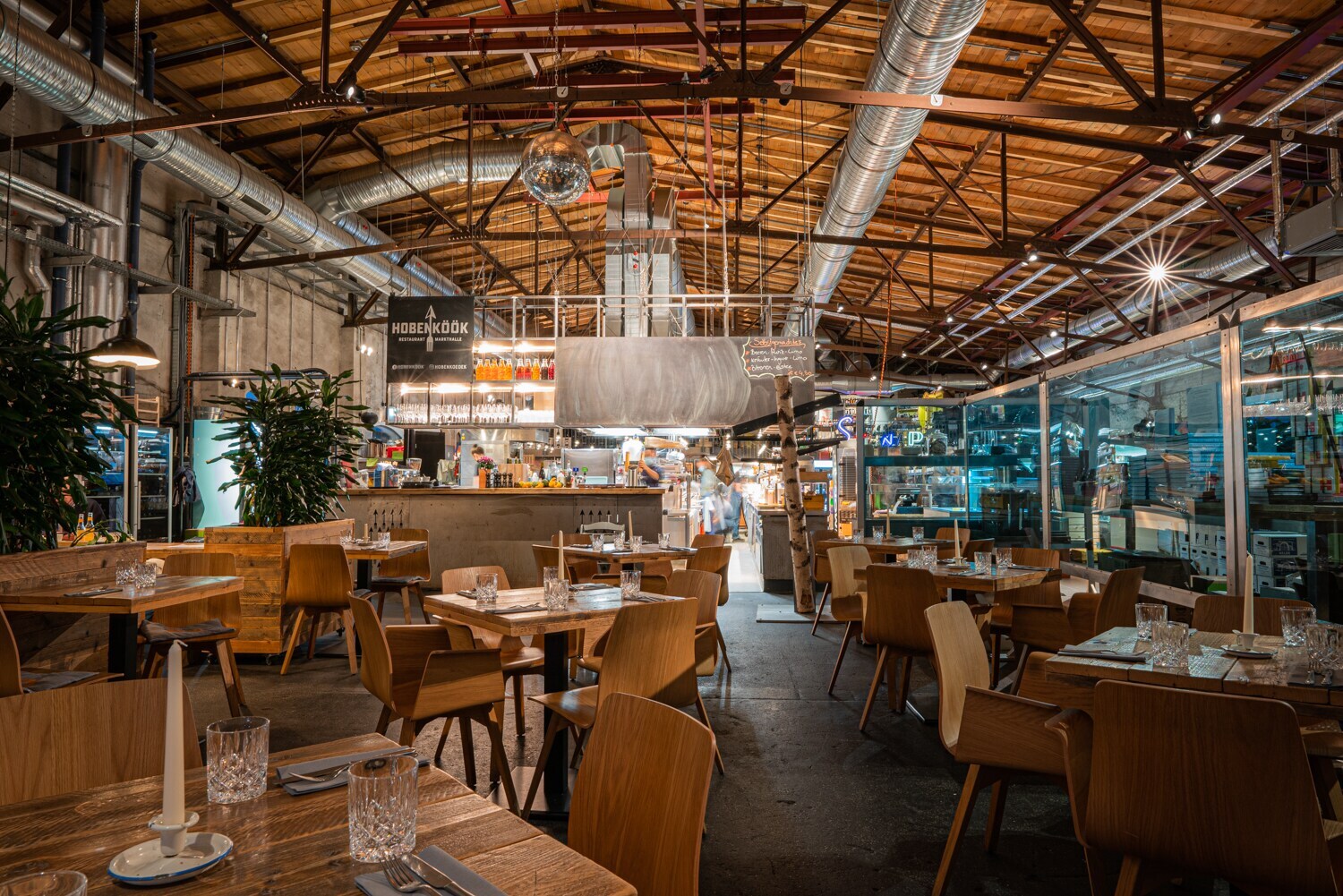 Innenraum des Restaurants Hobenköök Innenraum des Restaurants Hobenköök