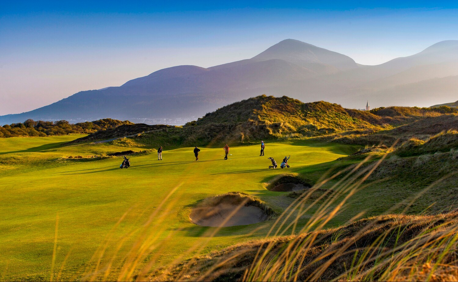 Blick auf einen schönen Golfplatz