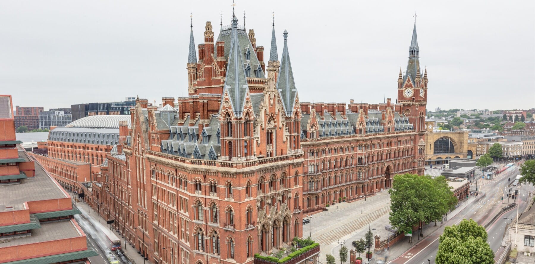 Luftaufnahme vom St. Pancras Renaissance Hotel in London Luftaufnahme vom St. Pancras Renaissance Hotel in London