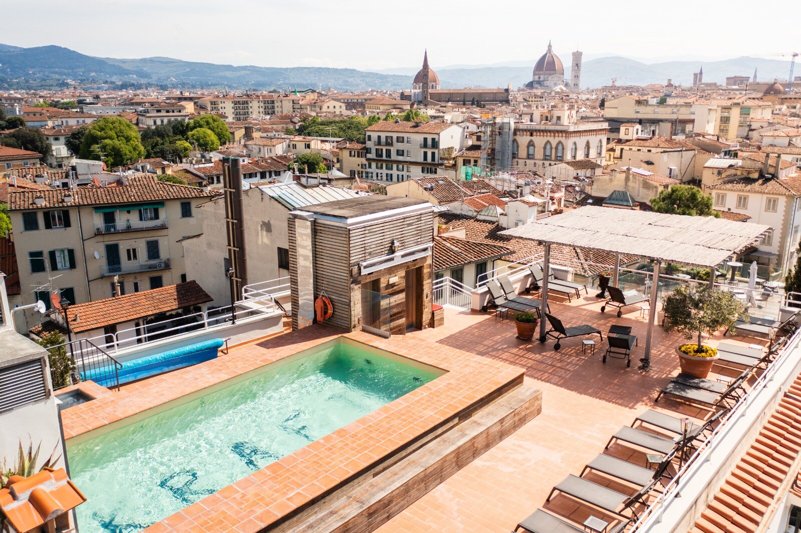 Dachterrasse des Hotel Kraft mit Pool und Blick auf Florenz Dachterrasse des Hotel Kraft mit Pool und Blick auf Florenz