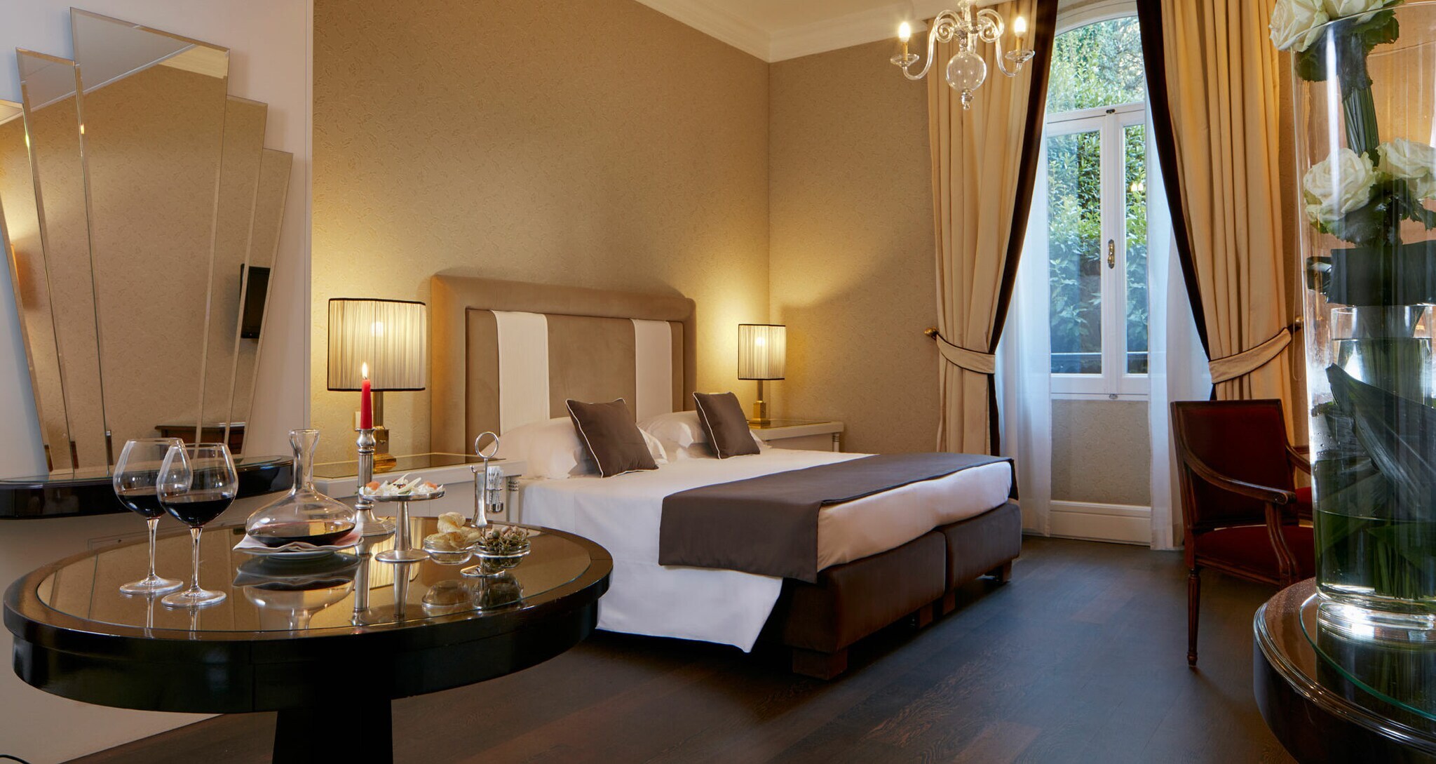 Elegant eingerichtete Junior Suite des Hotel Regency Firenze Elegant eingerichtete Junior Suite des Hotel Regency Firenze