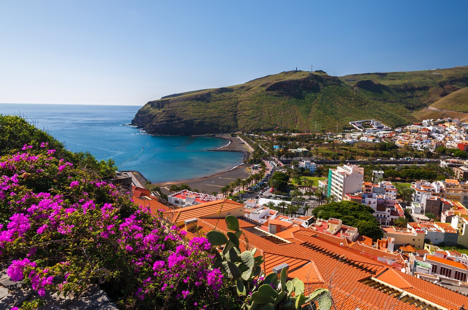 Blick auf die Bucht vom Playa de Santiago auf La Gomera.