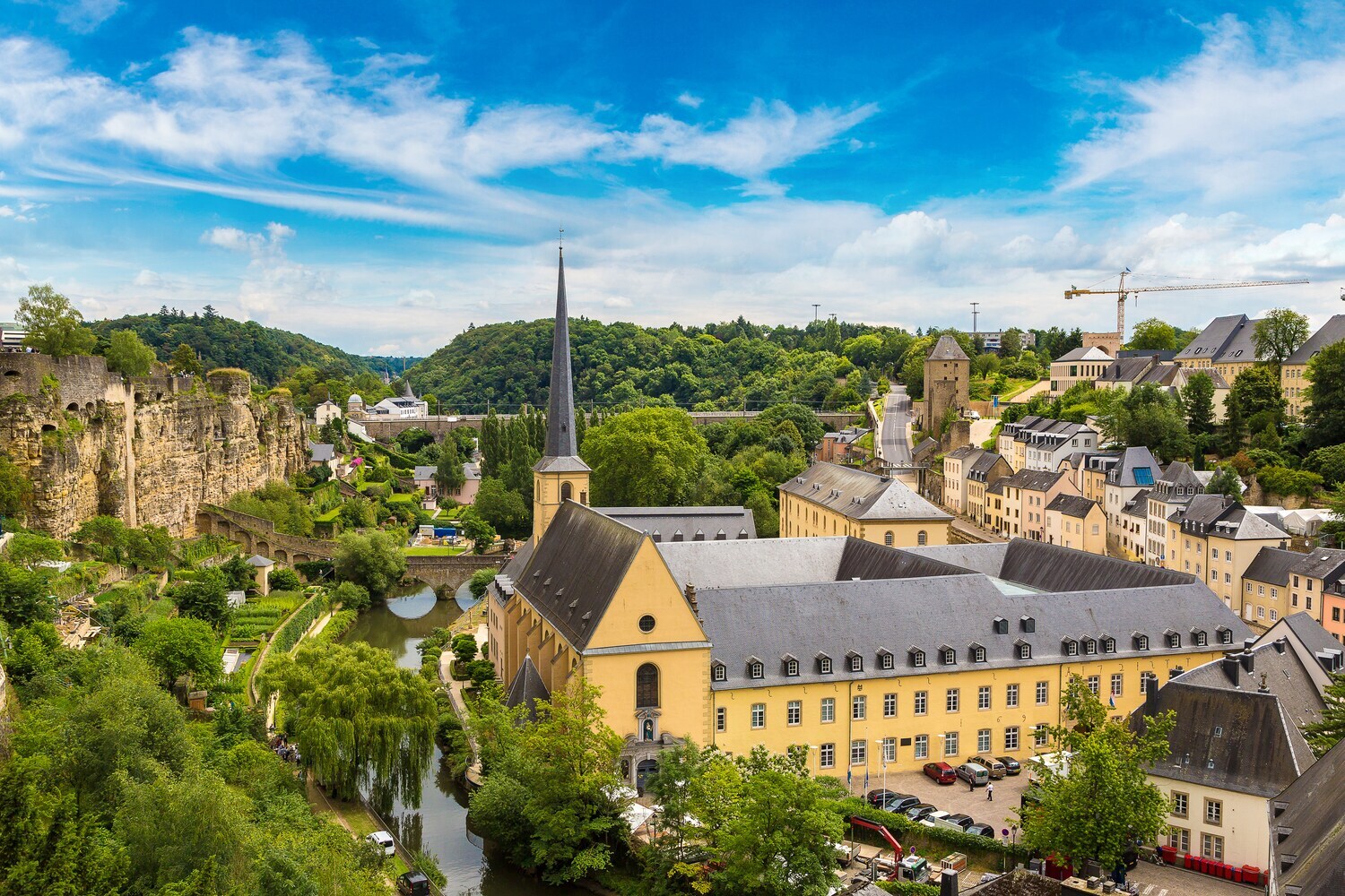 Panoramablick über Luxemburg mit der Abtei Neumünster und der Kirche St. Jean du Grund