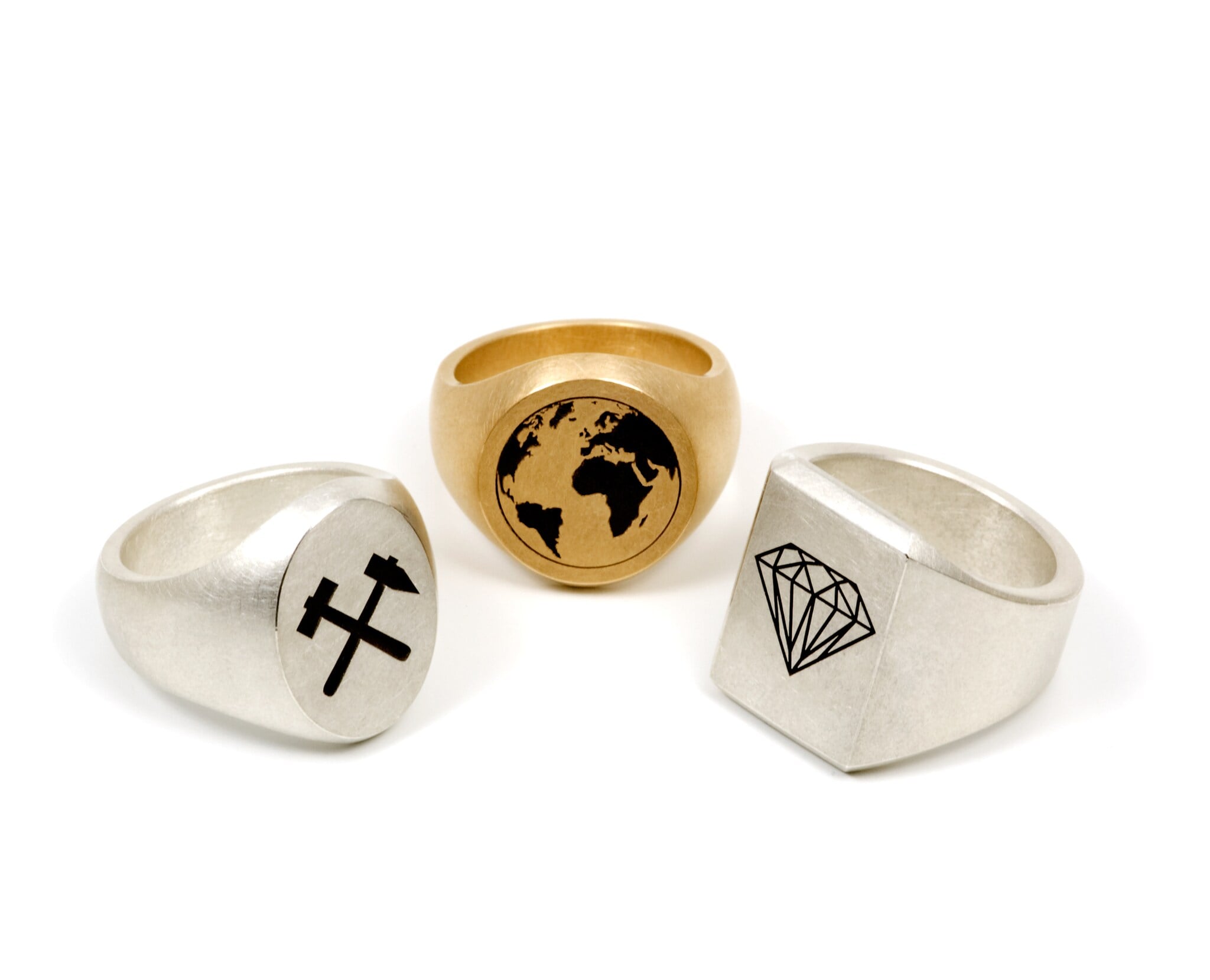 Drei Ringe mit außergewöhnlichen Motiven Drei Ringe mit außergewöhnlichen Motiven