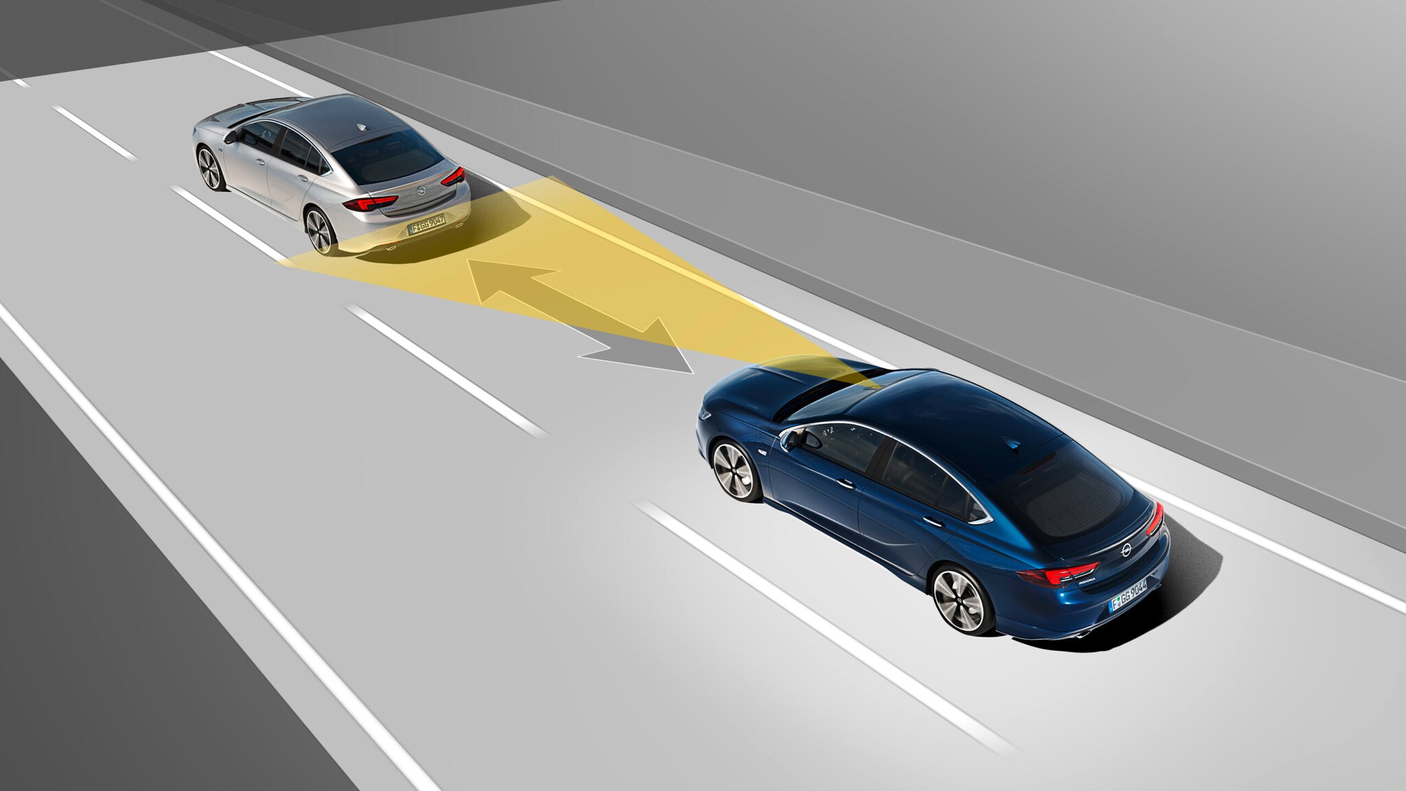 Ein Opel erkennt vorausfahrende Fahrzeuge per Kamera und Radar Ein Opel erkennt vorausfahrende Fahrzeuge per Kamera und Radar