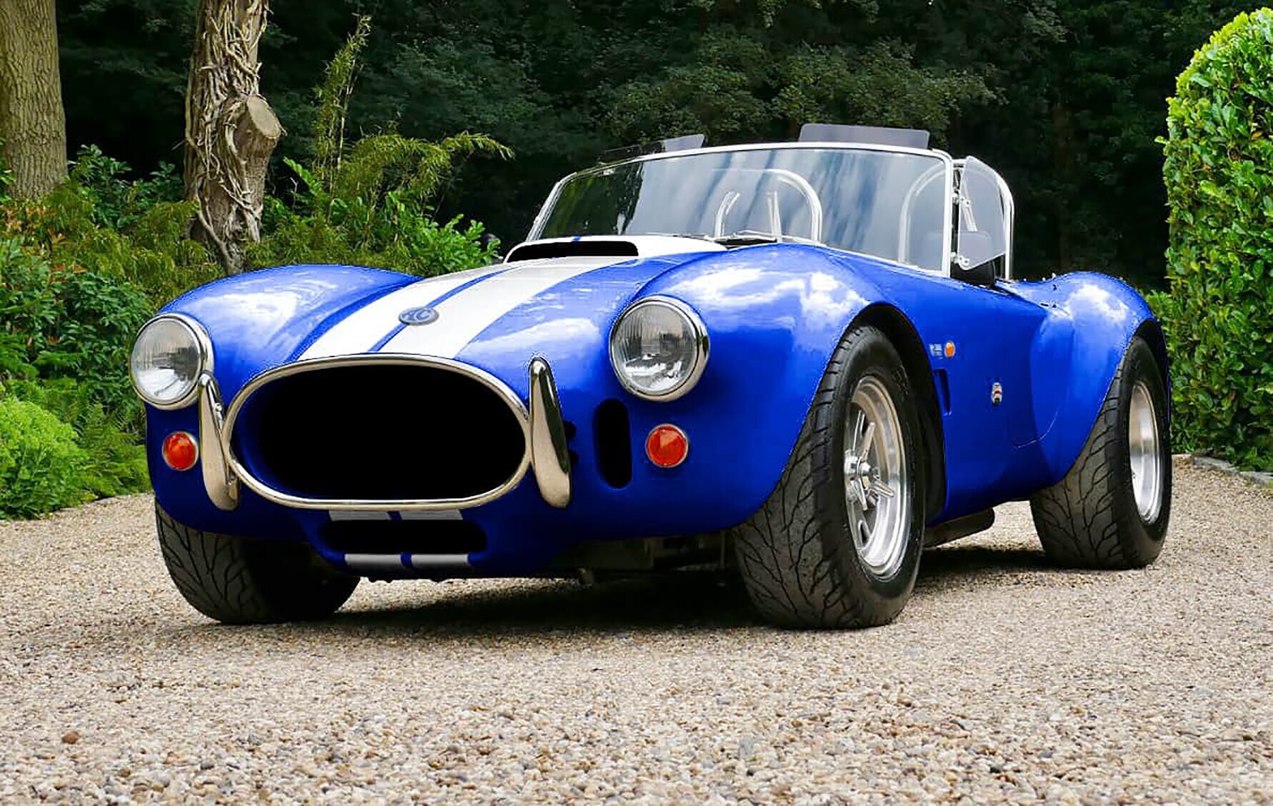 Frontansicht eines AC Ace Retro-Sportwagens