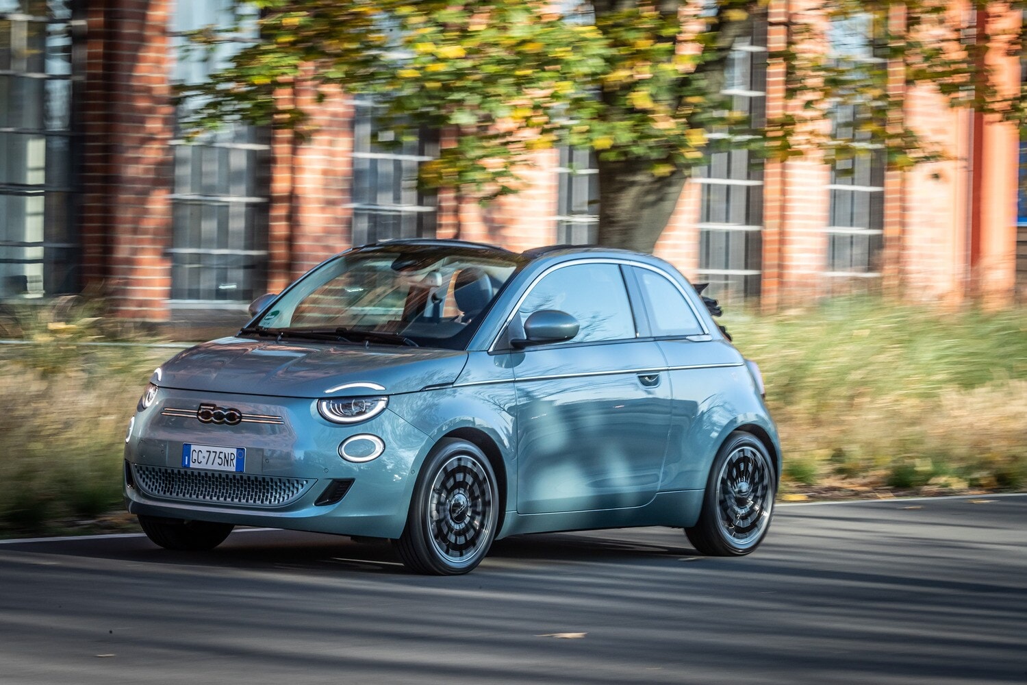 Frontansicht des Fiat 500 als Elektro-Cabrio Frontansicht des Fiat 500 als Elektro-Cabrio