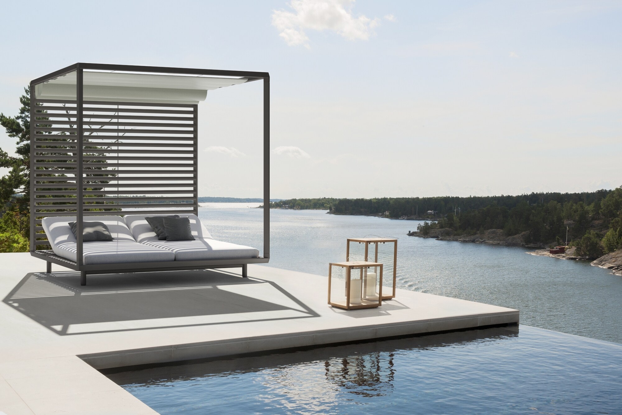 Himmelbett Pavilion neben einem Pool Himmelbett Pavilion neben einem Pool