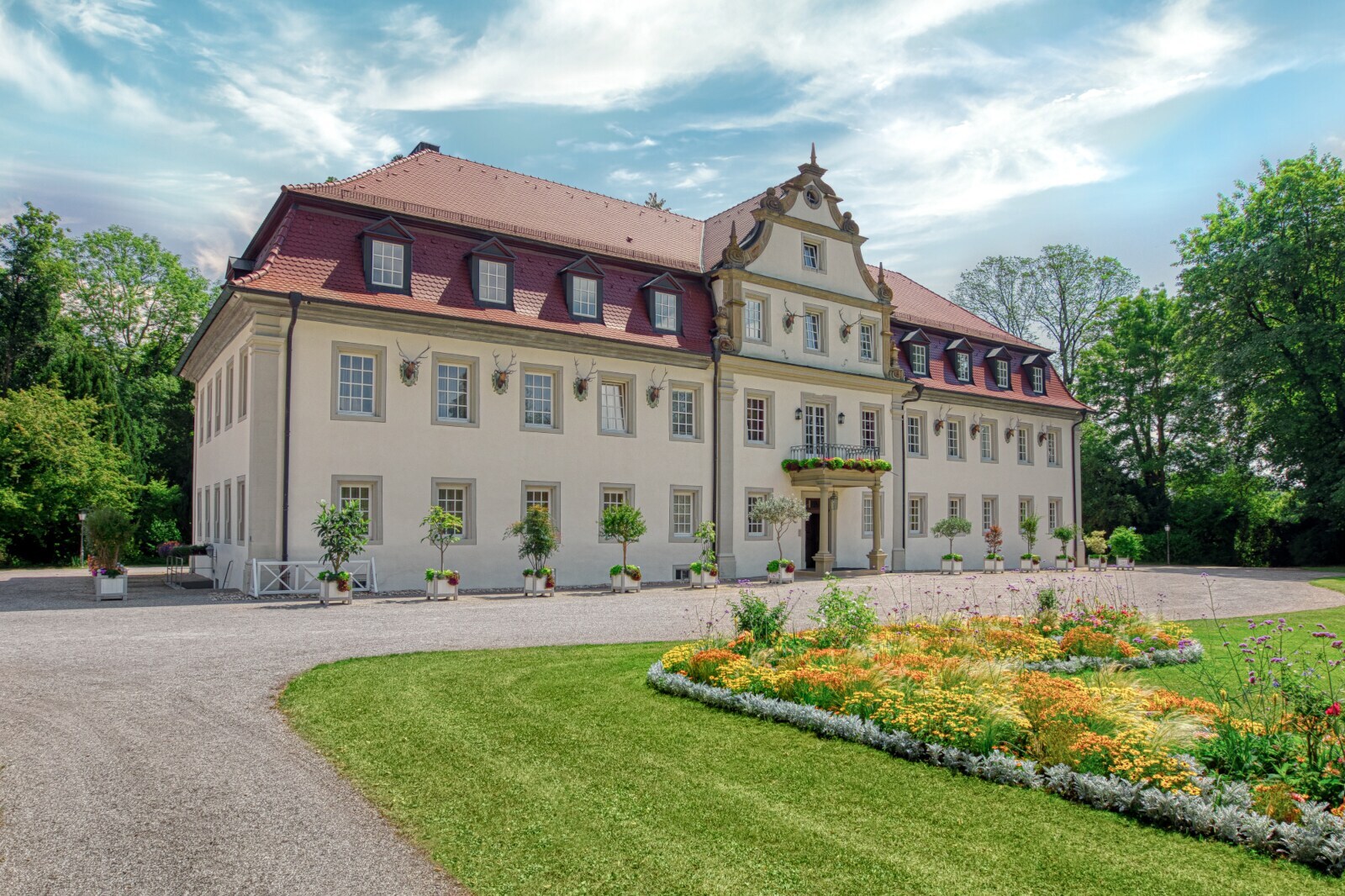 Frontansicht des Hotels Wald & Schlosshotel Friedrichsruhe