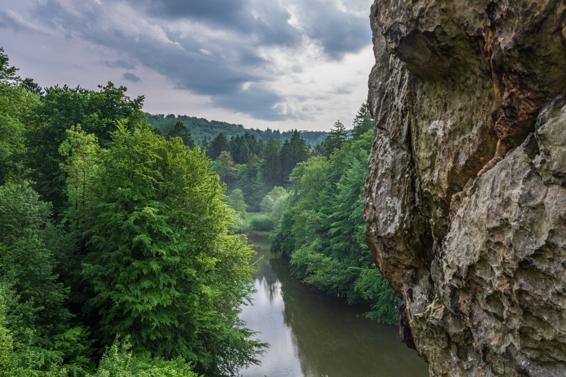 Mystische Landschaft, Flüsse und Klippen im Teutoburger Wald