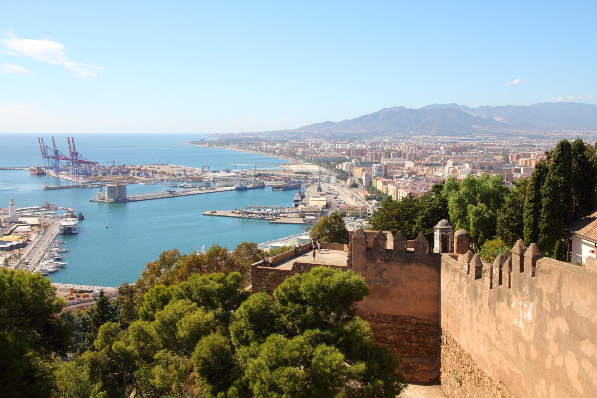 Blick vom Castillo de Gibralfaro auf den Hafen von Malaga Blick vom Castillo de Gibralfaro auf den Hafen von Malaga