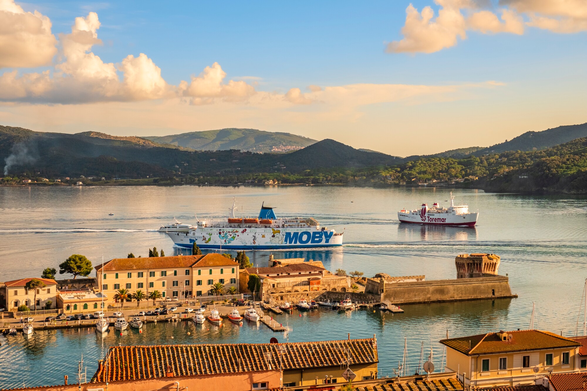 Fähren im Hafen von Portoferraio Fähren im Hafen von Portoferraio