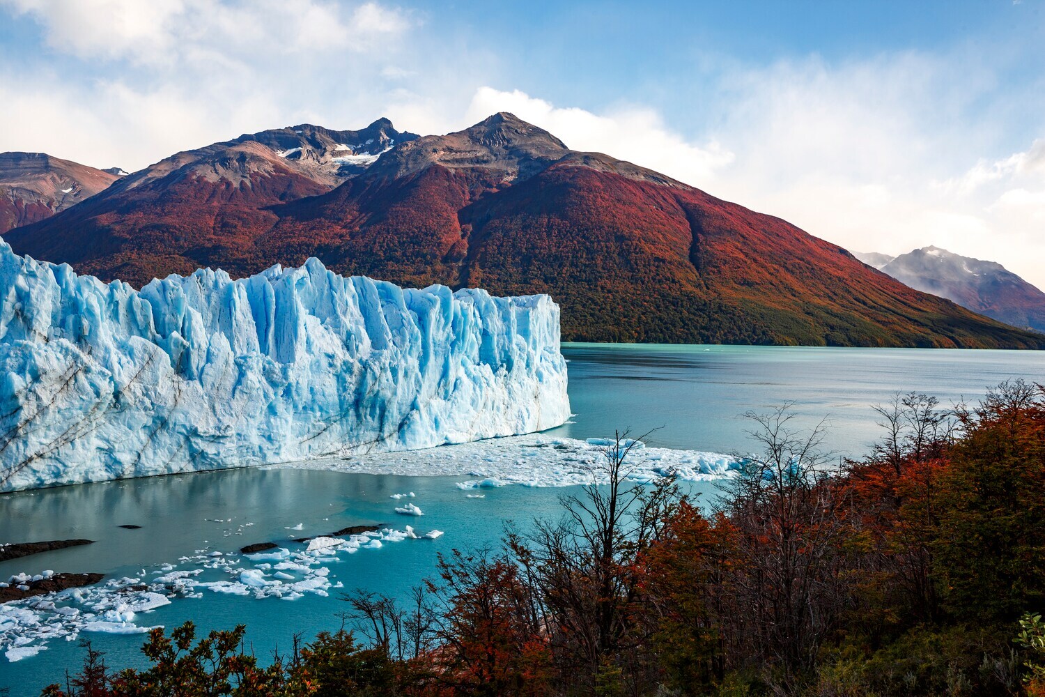 Panoramaaufnahme des Gletschers Perito Moreno und Umgebung