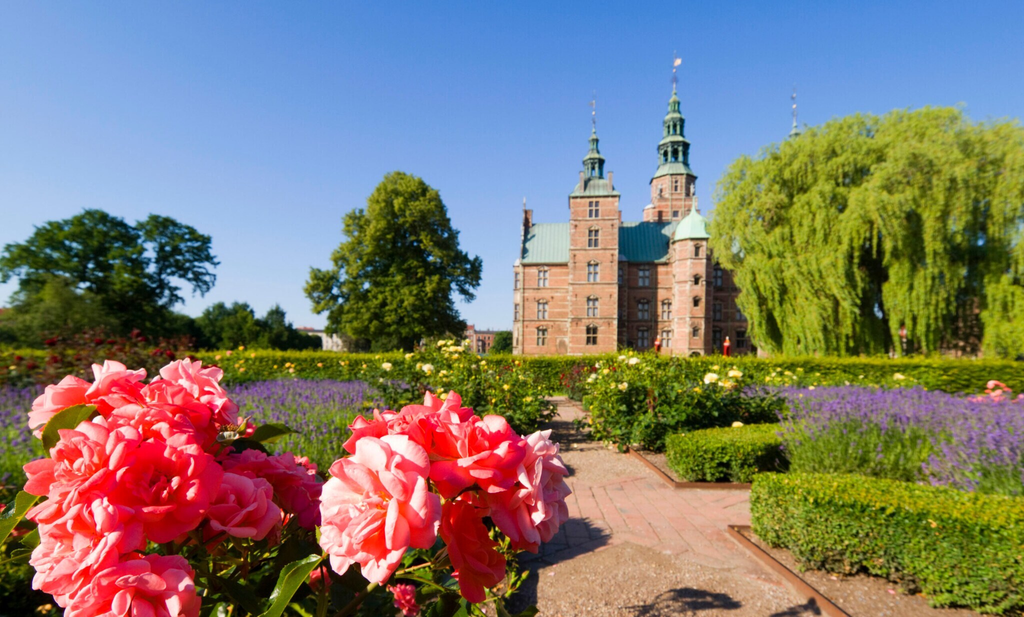 Ein Schloss mit Garten Ein Schloss mit Garten
