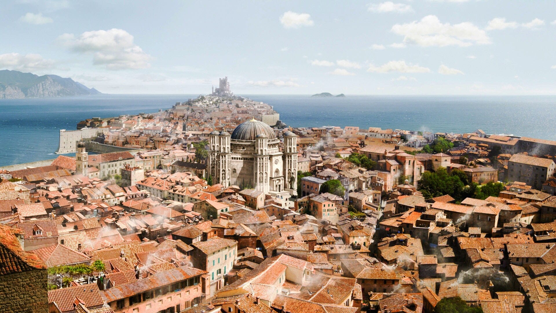 Panorama der mittelalterlichen Stadt Königsmund am Meer, Szenenbild der TV-Serie Game of Thrones Panorama der mittelalterlichen Stadt Königsmund am Meer, Szenenbild der TV-Serie Game of Thrones