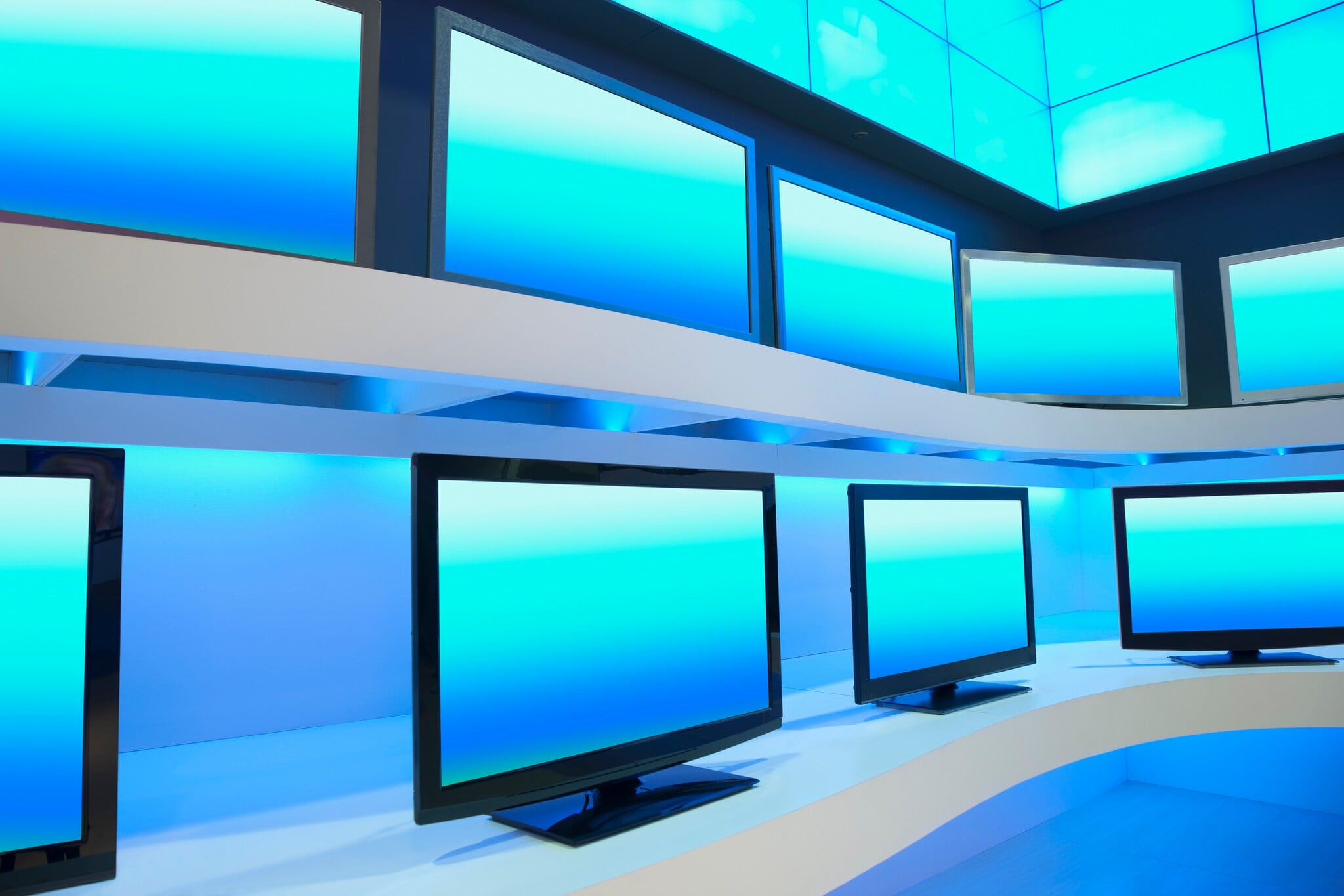 TV-Store mit Reihen LCD-Fernseher TV-Store mit Reihen LCD-Fernseher