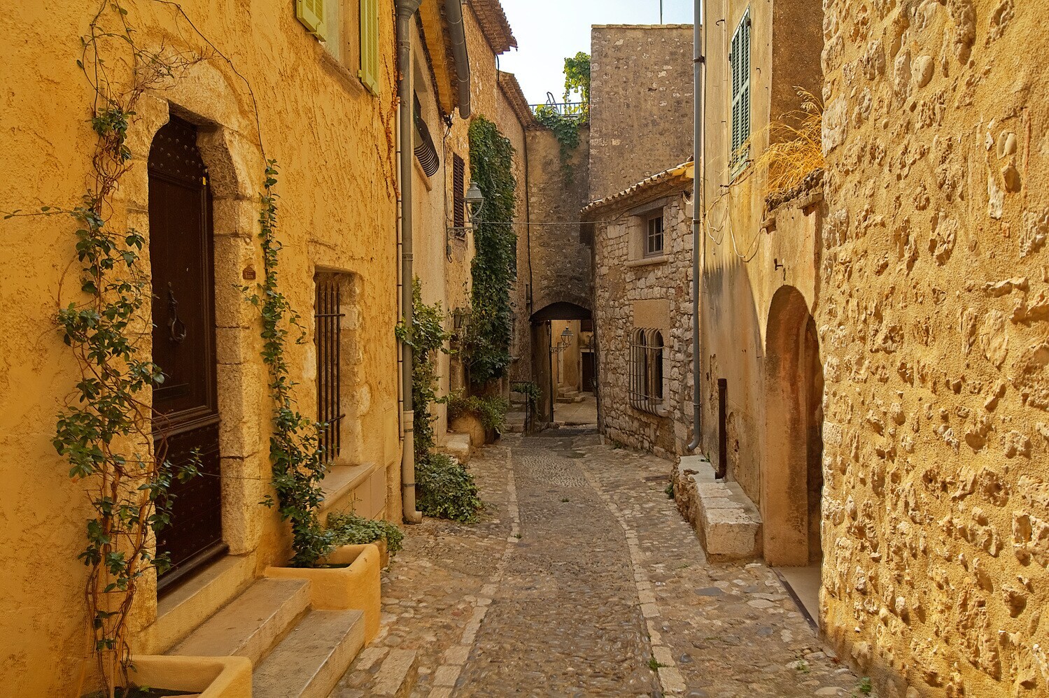 Eine mittelalterliche Gasse in Saint-Paul de Vence