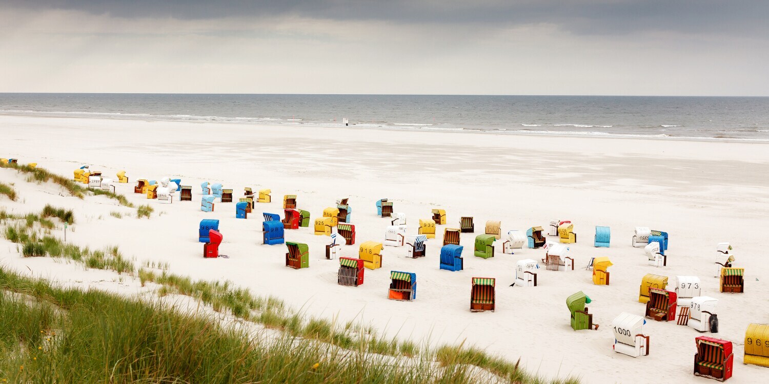 Strandkörbe auf der Ostfriesischen Insel Juist