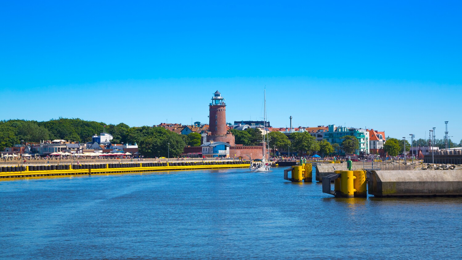 Blick auf einen Hafen