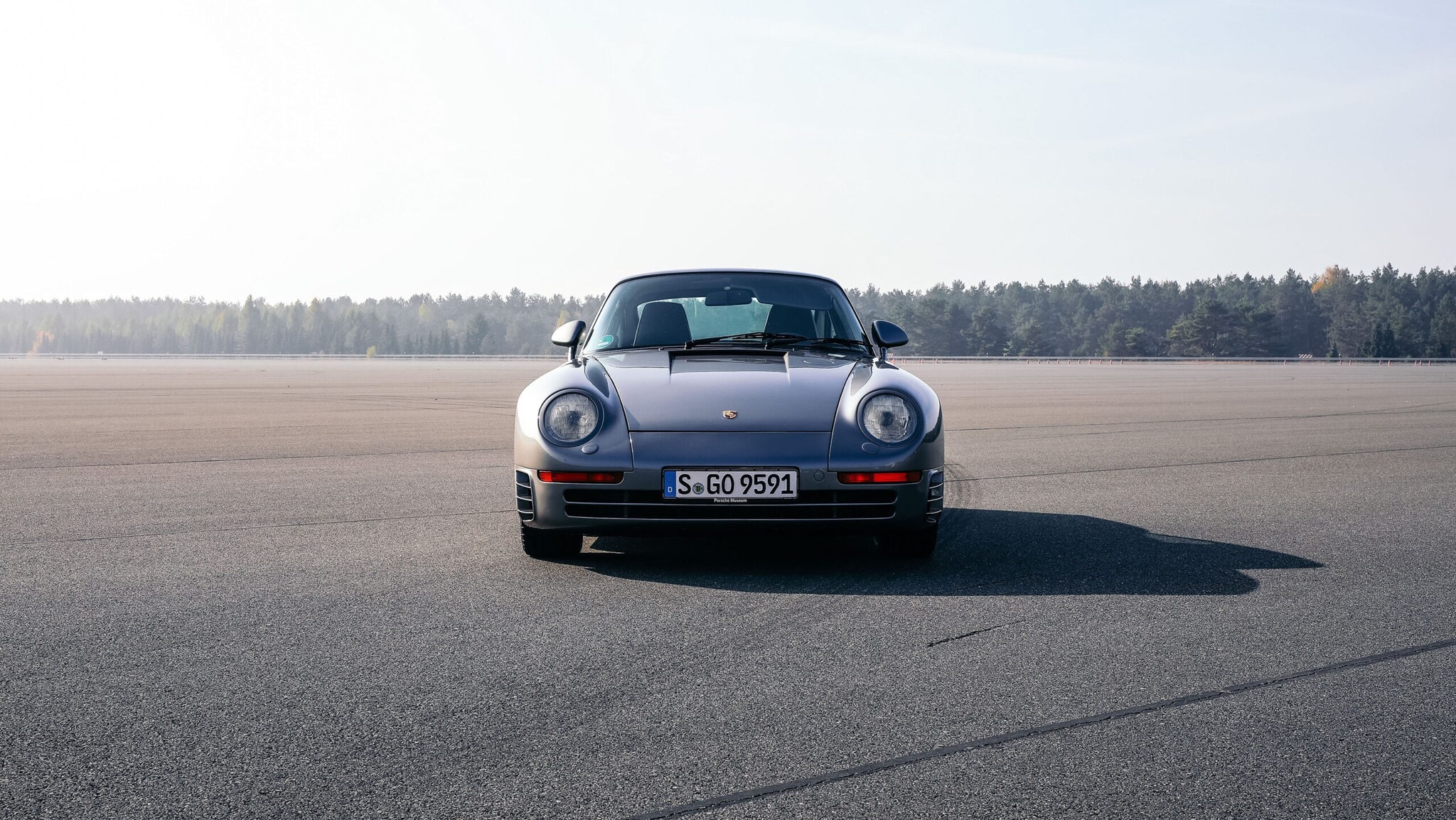 Ein Porsche 959 S von vorn. Ein Porsche 959 S von vorn.