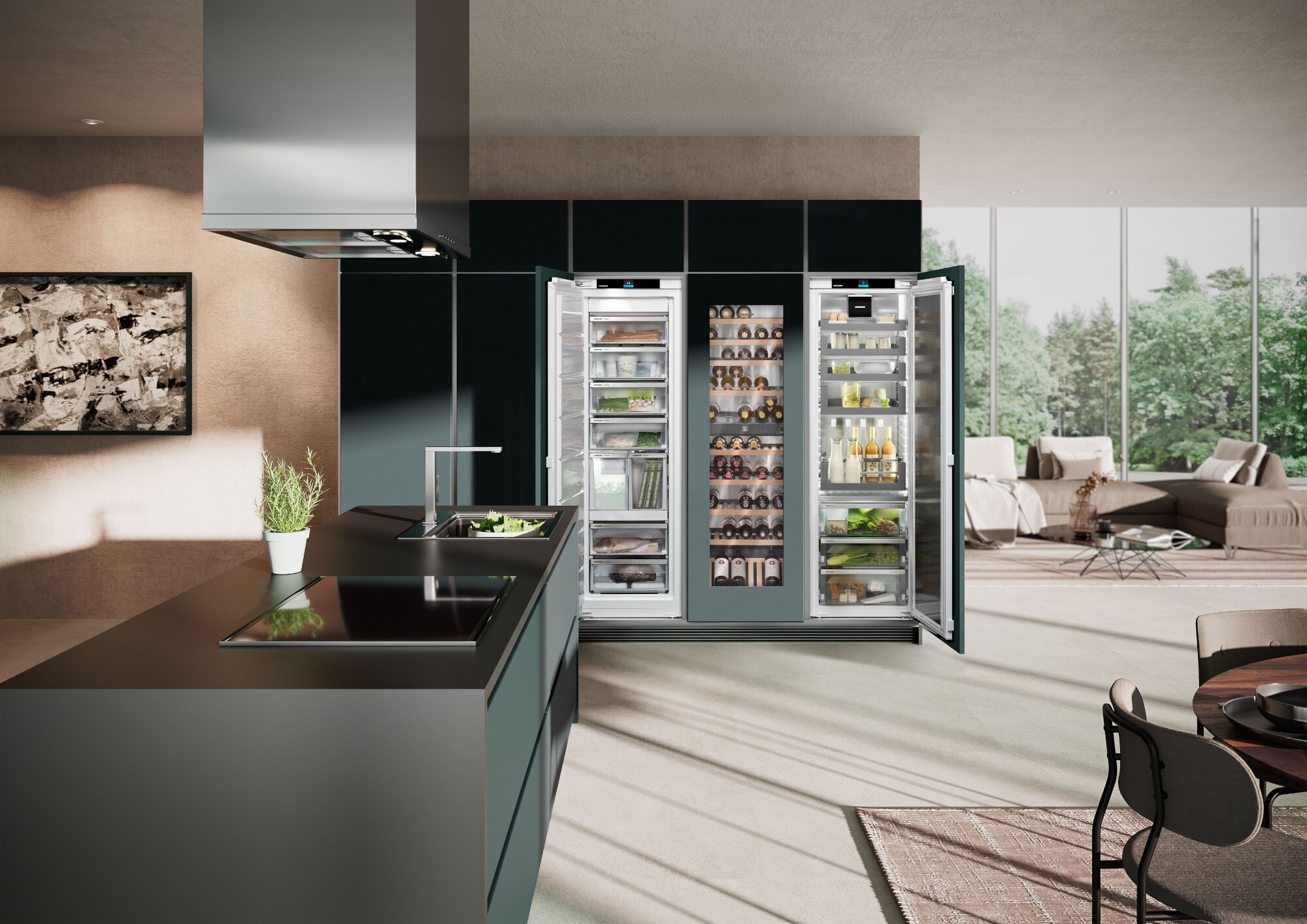 Offene Küche mit einem großen Kühlschrank von Liebherr