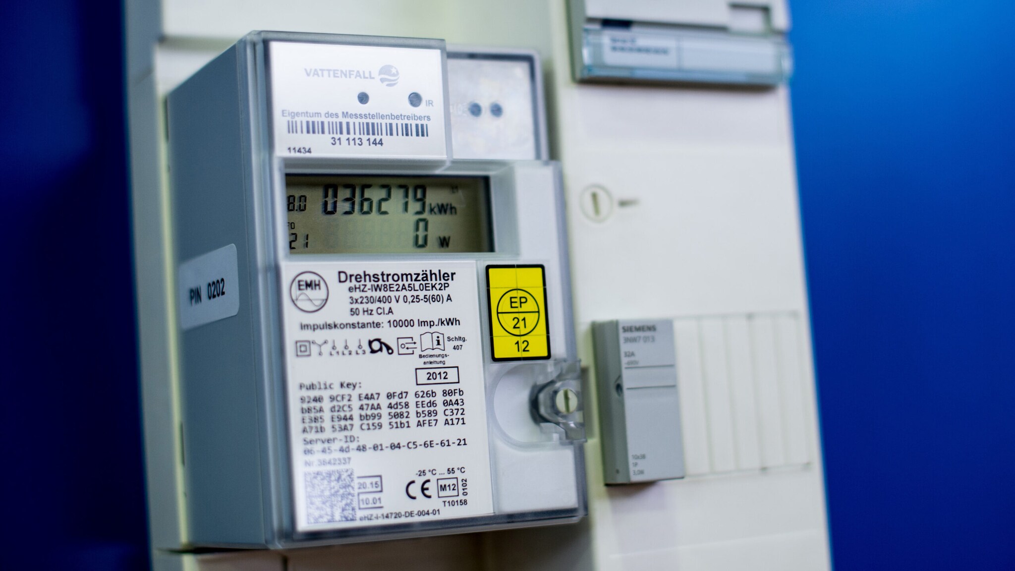 Ein digitaler Stromzähler mit Smart-Meter-Funktion
