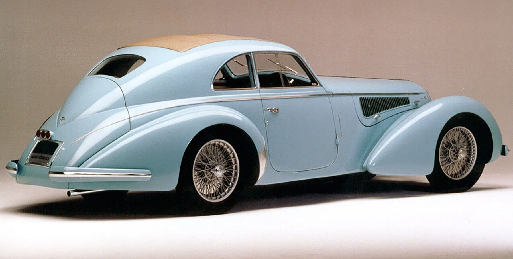 Seitenansicht eines Alfa Romeo 8C 2900 B Lungo von 1935 Seitenansicht eines Alfa Romeo 8C 2900 B Lungo von 1935