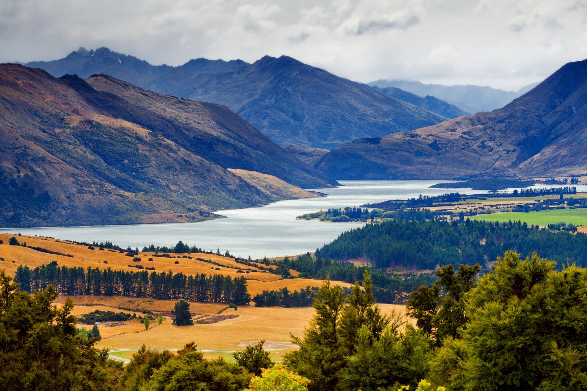 Luftaufnahme vom Lake Wanaka in Neuseeland Luftaufnahme vom Lake Wanaka in Neuseeland
