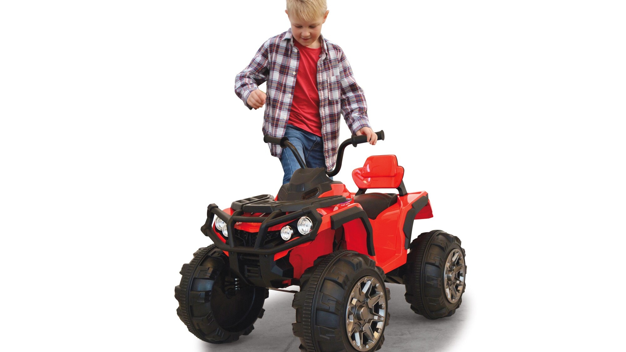 Ein kleines rotes E-Quad, auf das sich ein Junge setzen will. Ein kleines rotes E-Quad, auf das sich ein Junge setzen will.