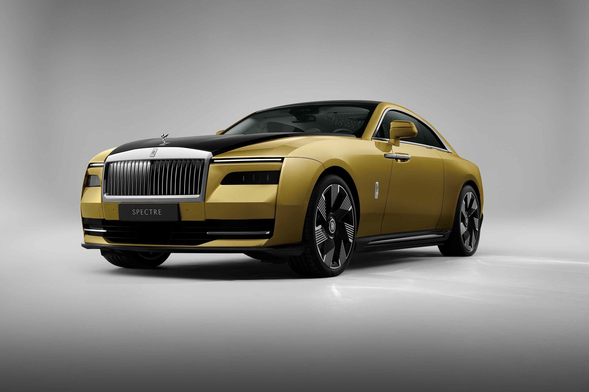 Der Rolls Royce Spectre von vorne