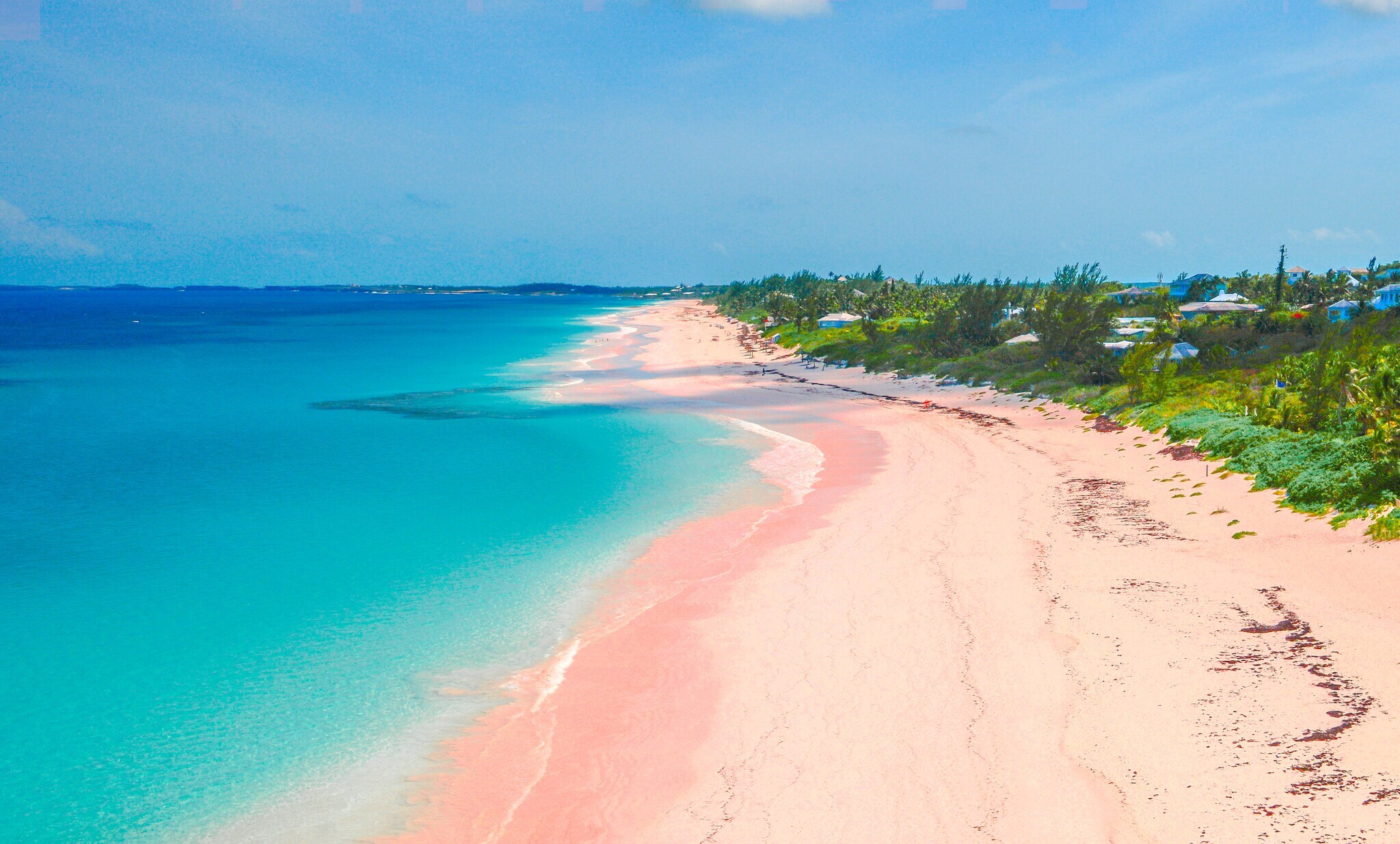 Luftaufnahme vom Pink Beach auf den Bahamas Luftaufnahme vom Pink Beach auf den Bahamas